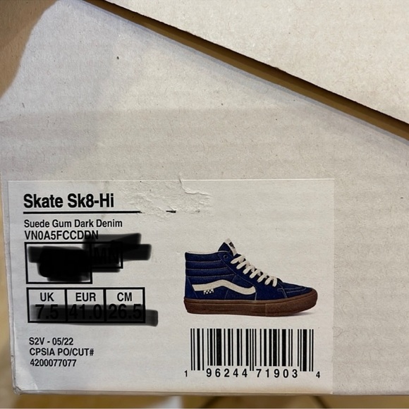 Vans Men’s Skate Sk8-Hi
Suede Gum Dark Denim
VN0A5FCCDDN
Sneakers - Picture 16 of 16